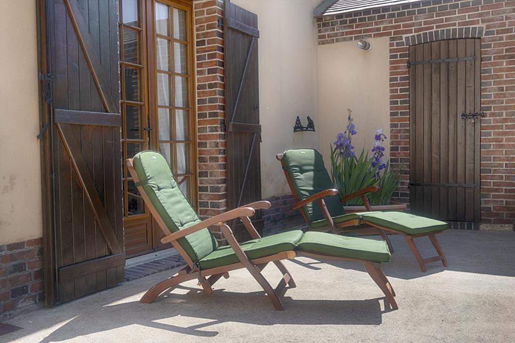 Le Logis Du Regisseur Bed & Breakfast Charny-Oree-de-Puisaye Екстериор снимка